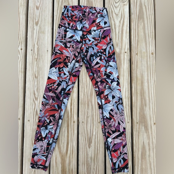 lululemon athletica Pants - Lululemon Train Times 7/8 Leggings Size 4 Floral